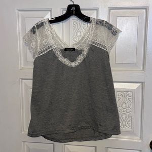 coeur de vague Gray With White Lacy Short Sleeve Size Small